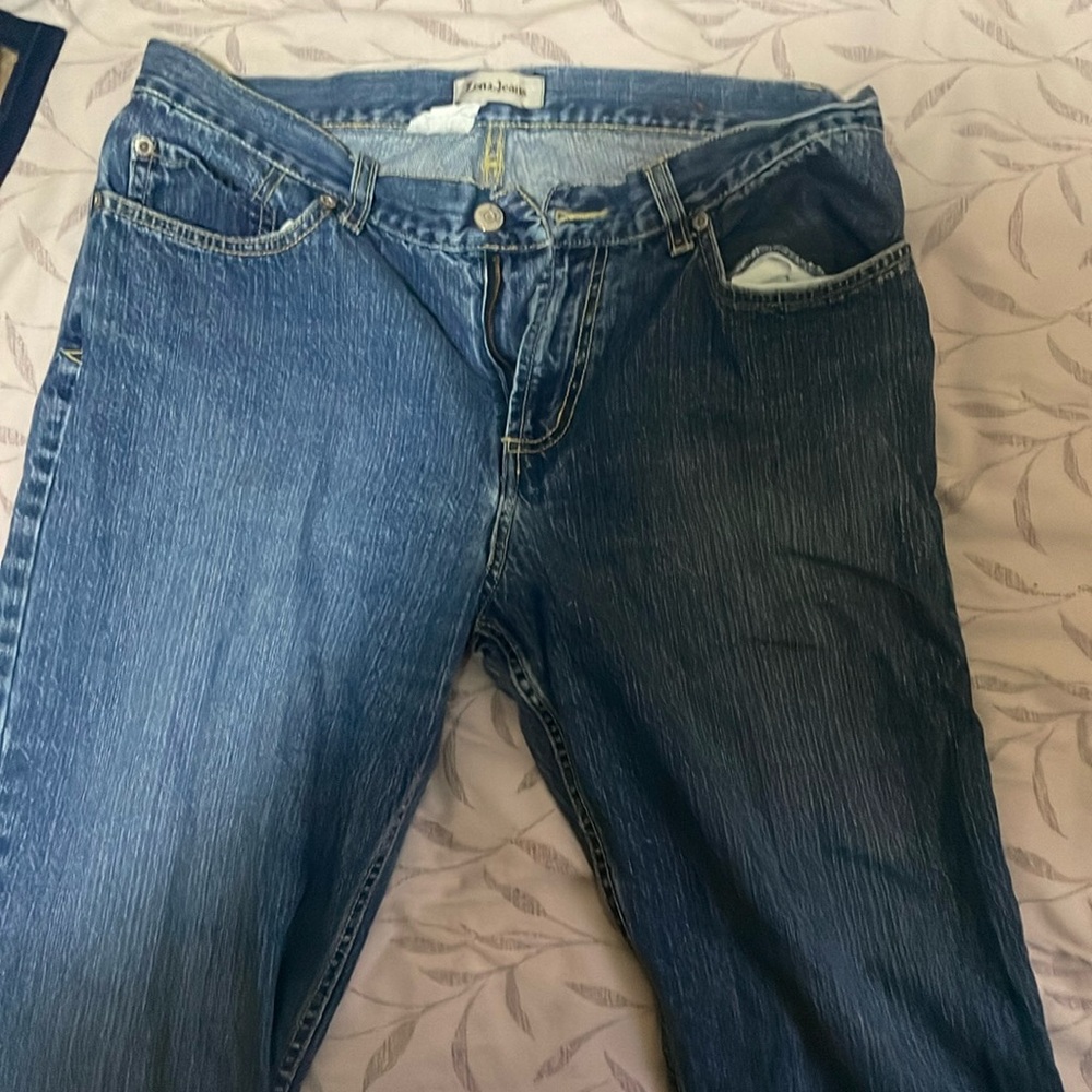Thrifted, medium sized Zena jeans. Size is not a promise, buy at ur own risk!!